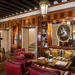 Franceschi & Hotell 5*