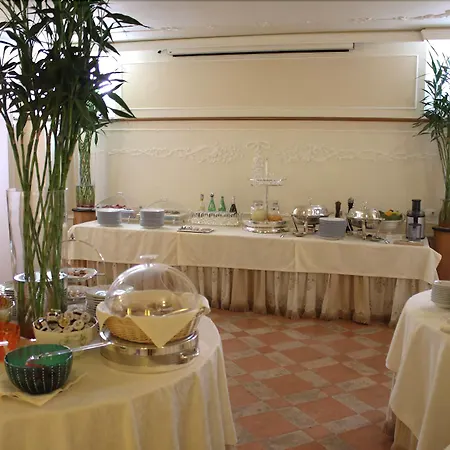 Szálloda Franceschi & Mira